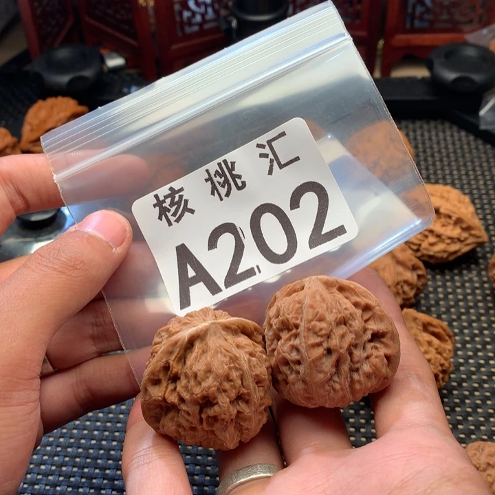 文玩核桃吊坠黑马