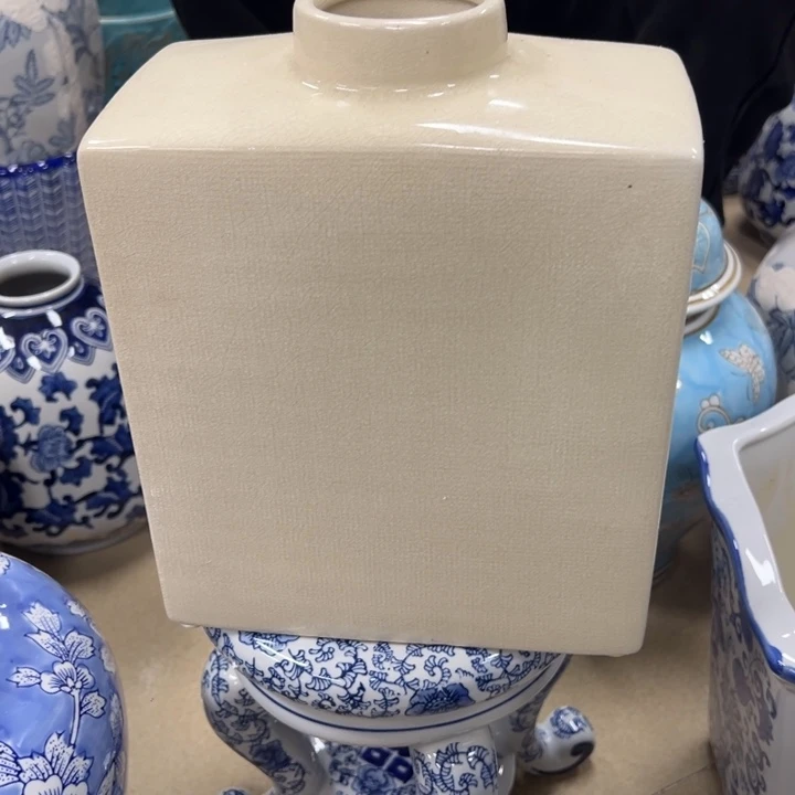 瓷片微瑕。。。。。。。。。。。。。。