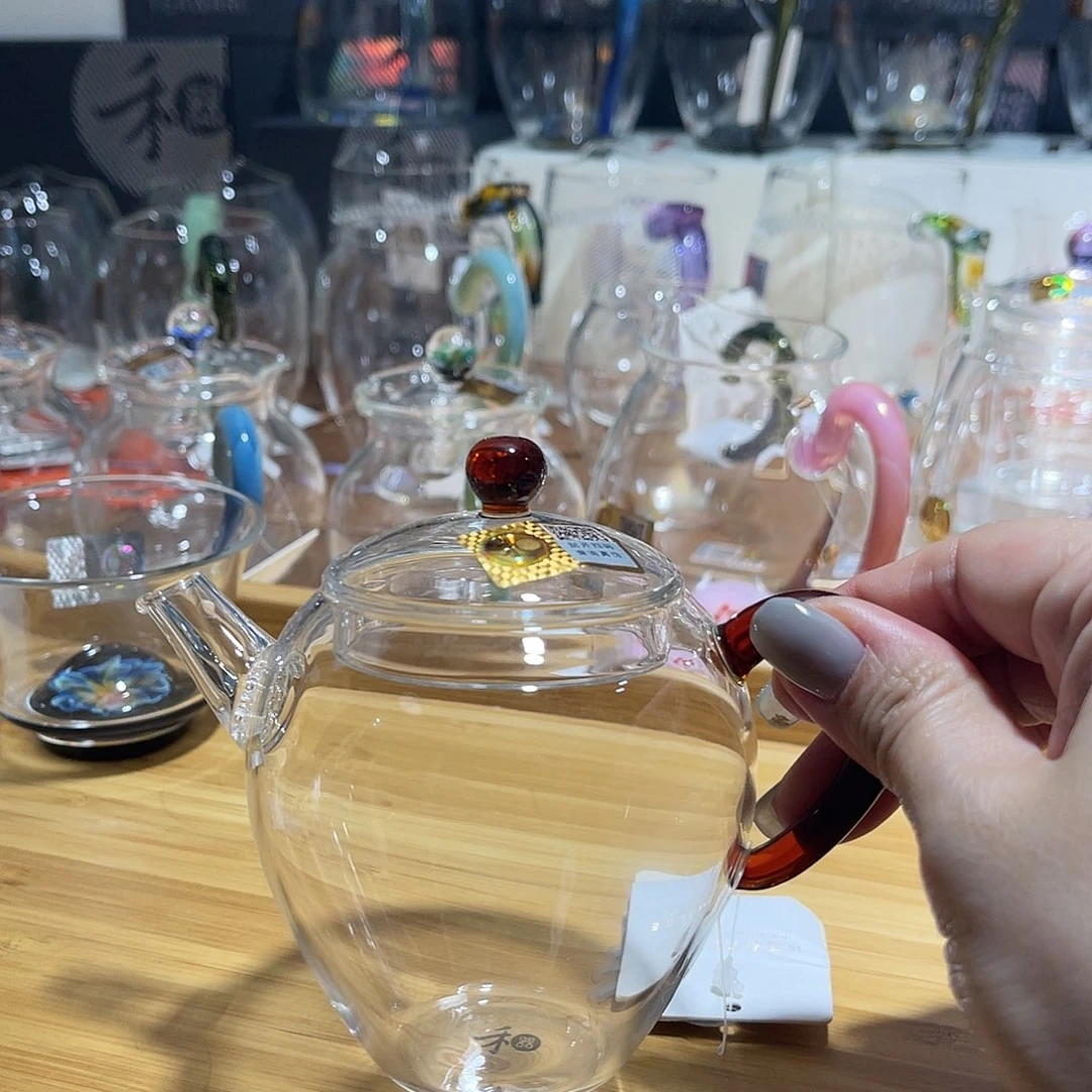 禾器文巧壶琥珀色