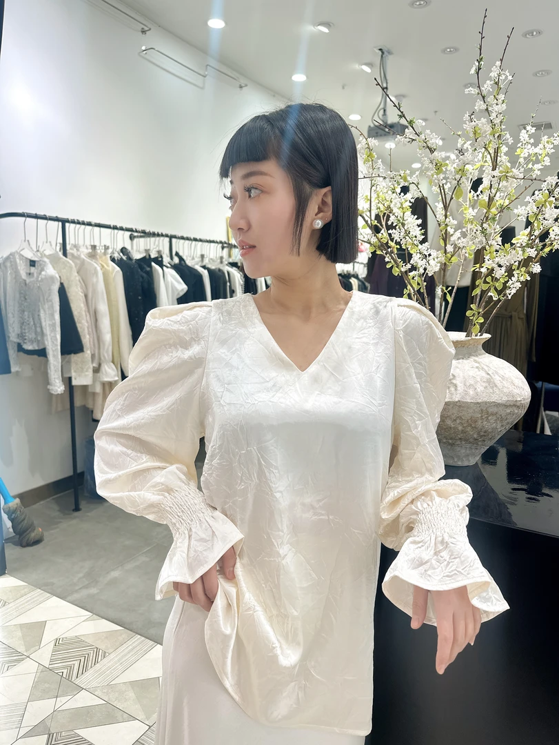 时尚设计V领打底