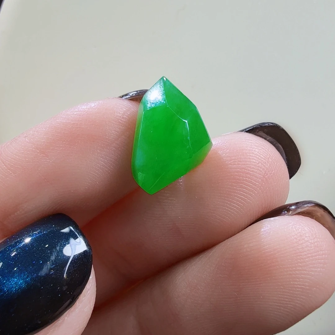 翡翠未镶嵌颈饰裸石