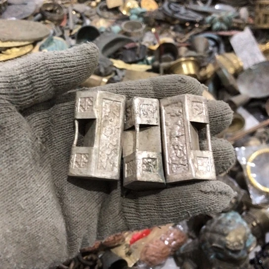 看***陣闪电购铜摆件工艺品