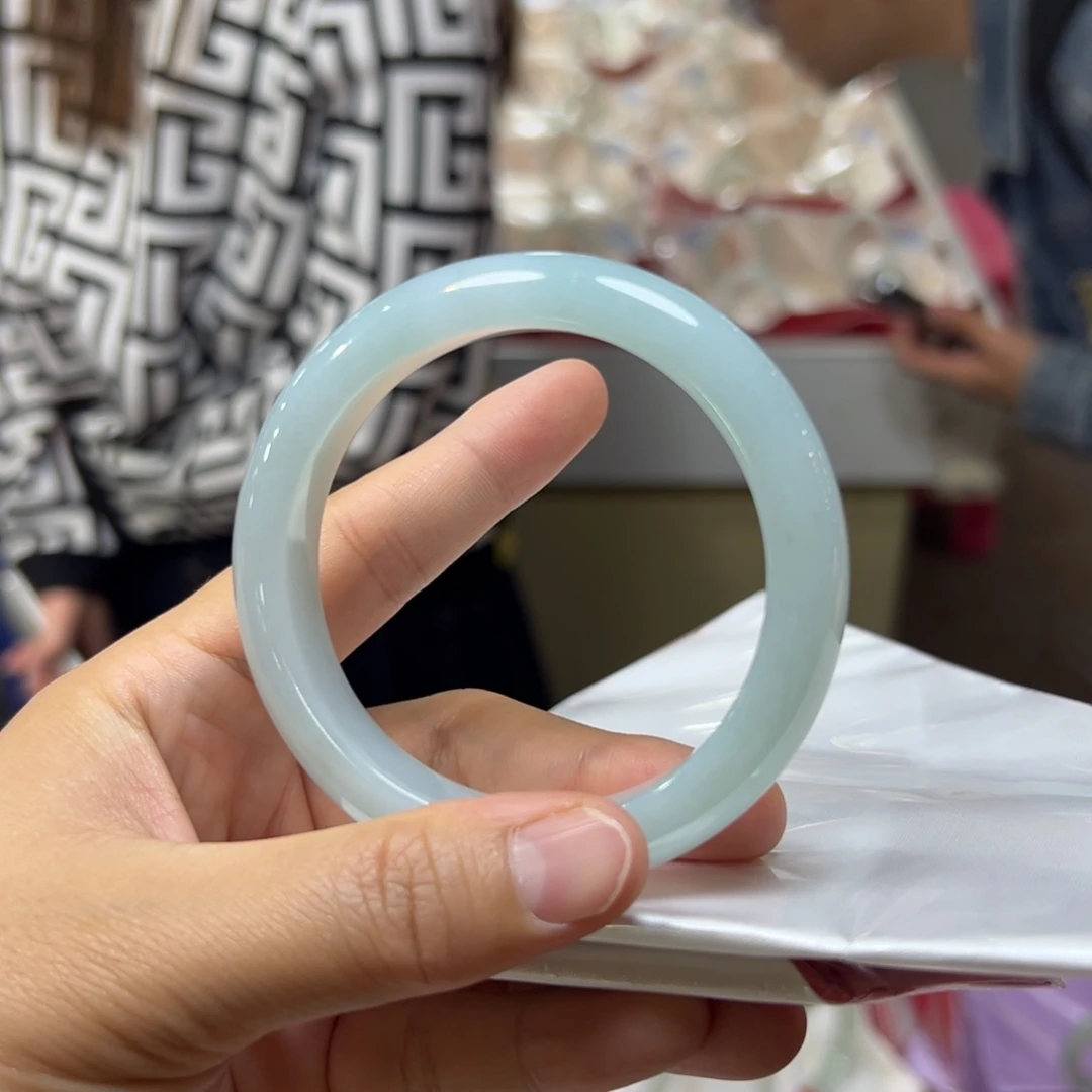 翡翠手镯未镶嵌天然翡翠手镯