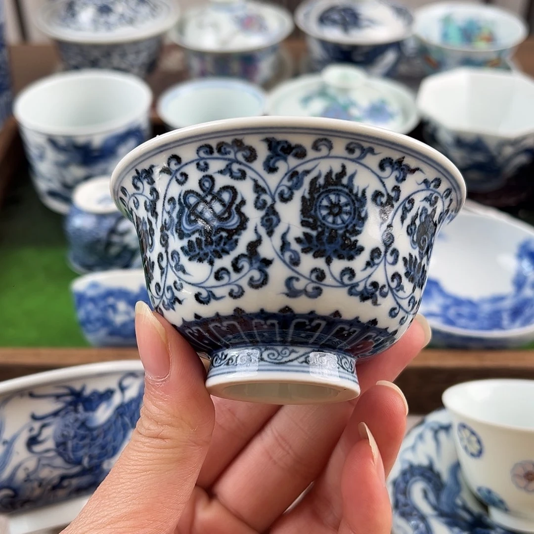 青花莲托八宝手工手绘