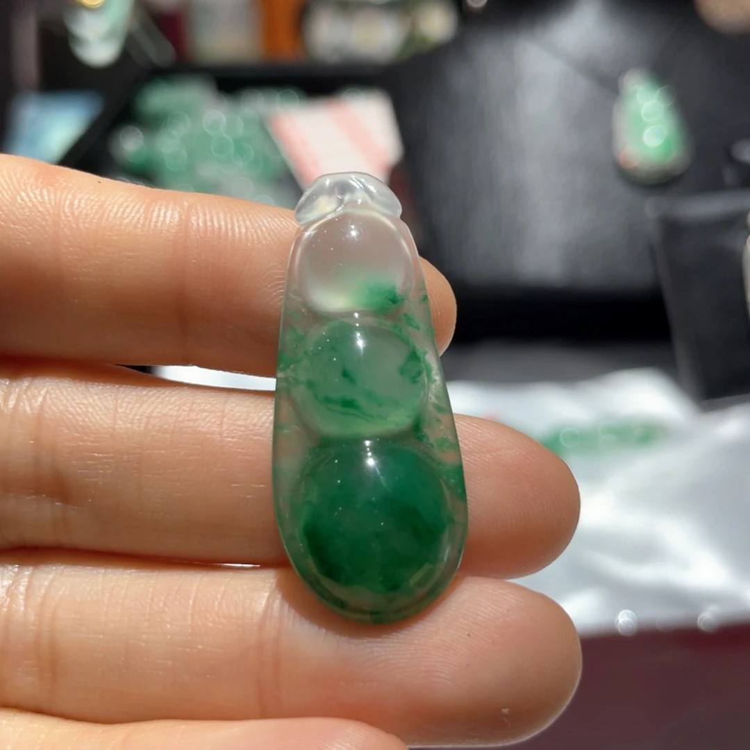 石英质玉未镶嵌颈饰