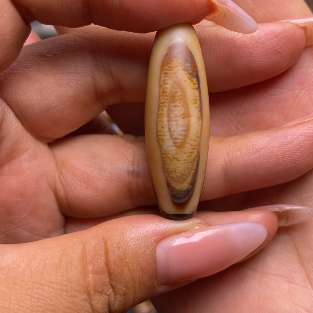 玛瑙/玉髓未镶嵌珠宝半成品董*生