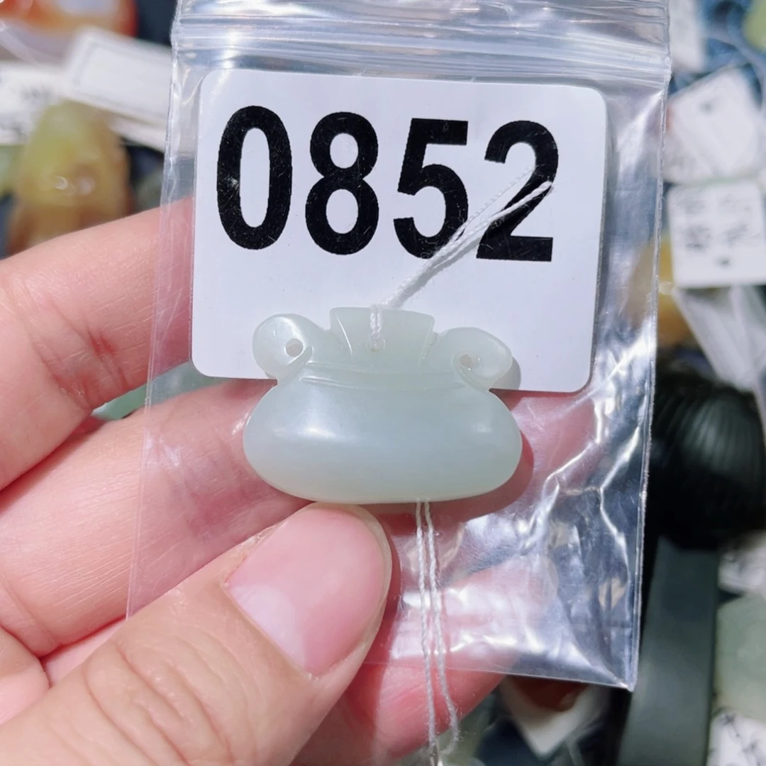 和田玉未镶嵌车挂