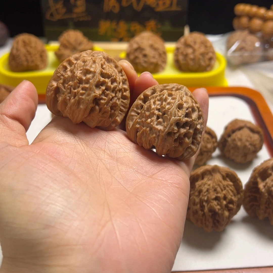 文玩核桃三角白全品40