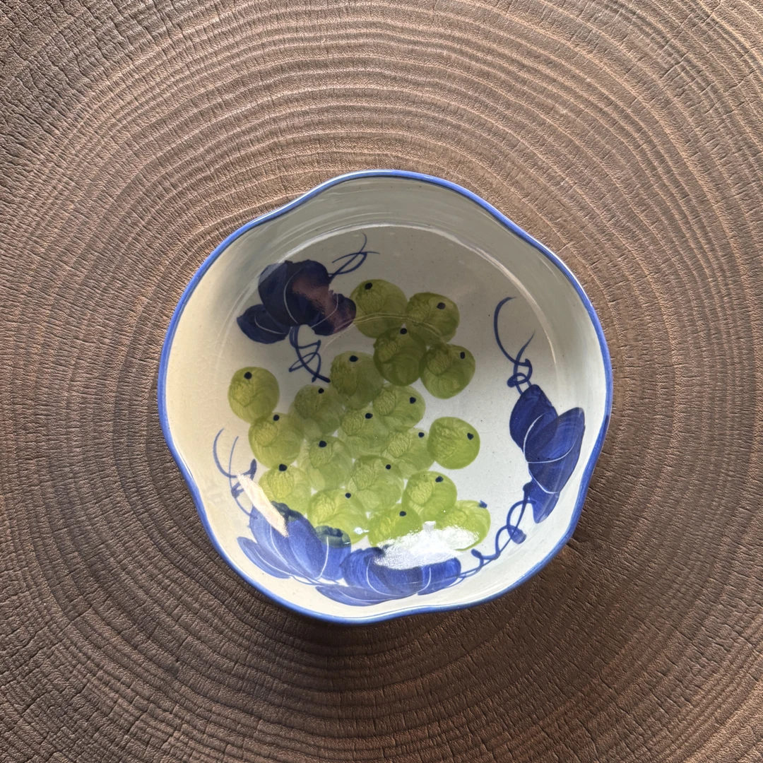 景德镇手绘高温釉下彩陶瓷青提5寸花口碗