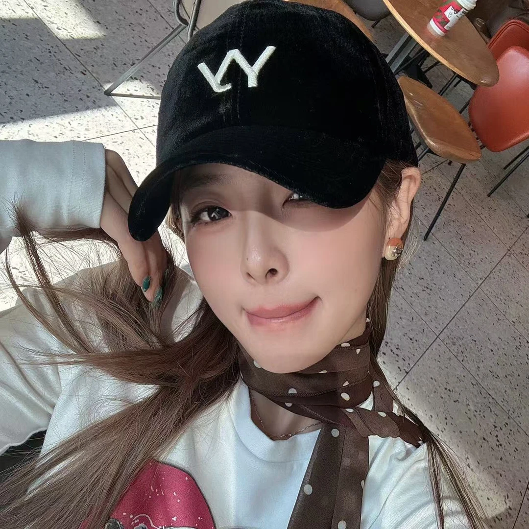 韩版天鹅绒显脸小鸭舌帽