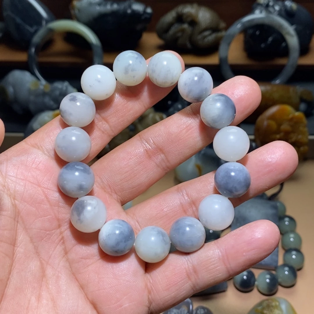 和田玉未镶嵌把件