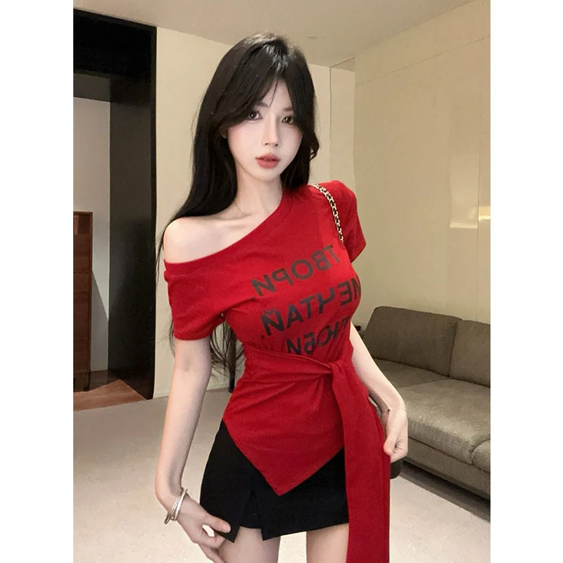 300斤大码女装斜肩字母印花短袖t恤女胖mm设计感显瘦辣妹露肩上衣