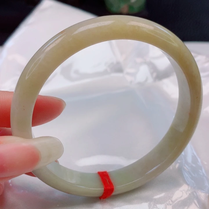 翡翠手镯未镶嵌57圈