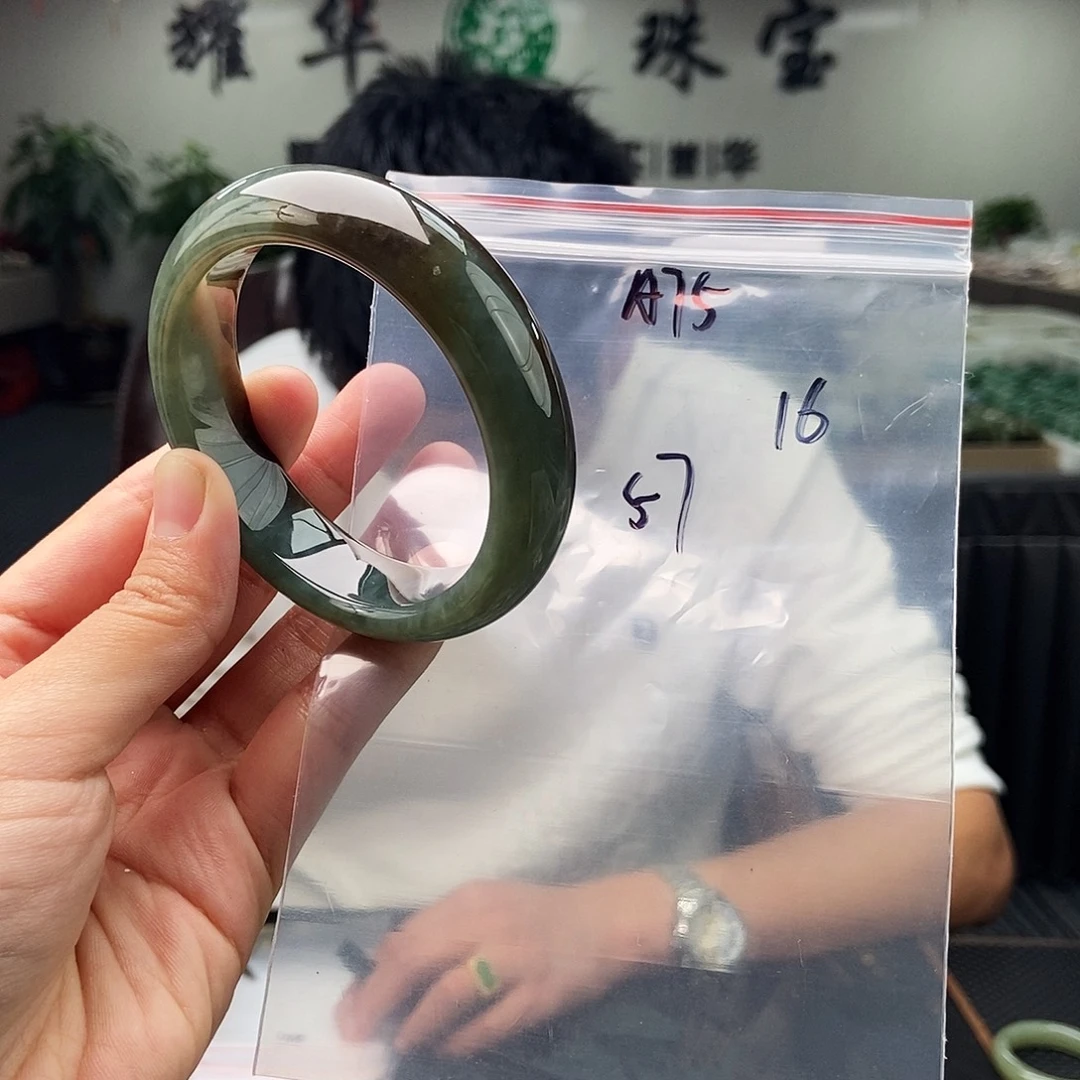 和田玉未镶嵌手镯拍一发一
