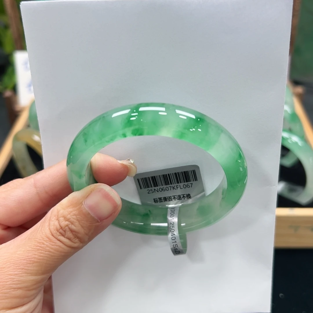 茶***肆未镶嵌手镯石英质玉➕佳佳57