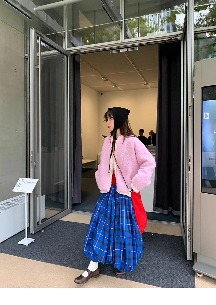 周美美 俏皮甜系质感毛绒粉色围巾羊羔毛夹棉短外套