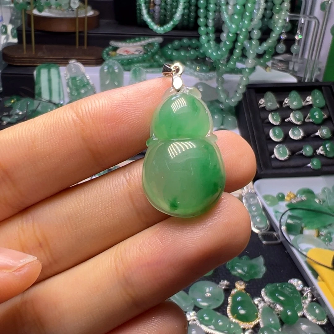 石英岩玉未镶嵌颈饰