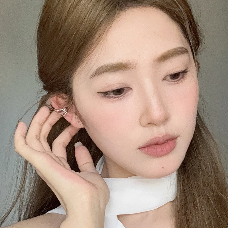 oushipei/欧诗佩 铜合金合成锆石耳饰 精致简约星星镶钻耳夹耳饰