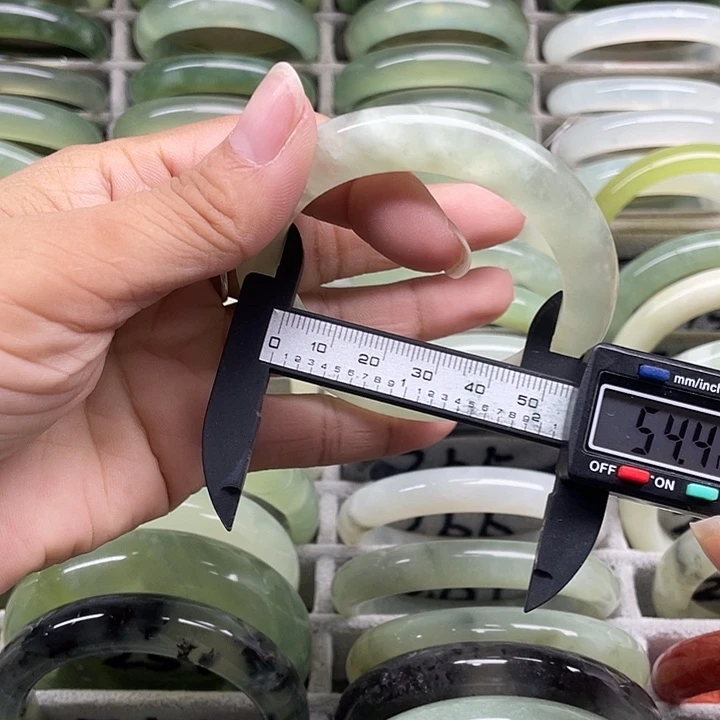 蛇纹石玉未镶嵌手镯280