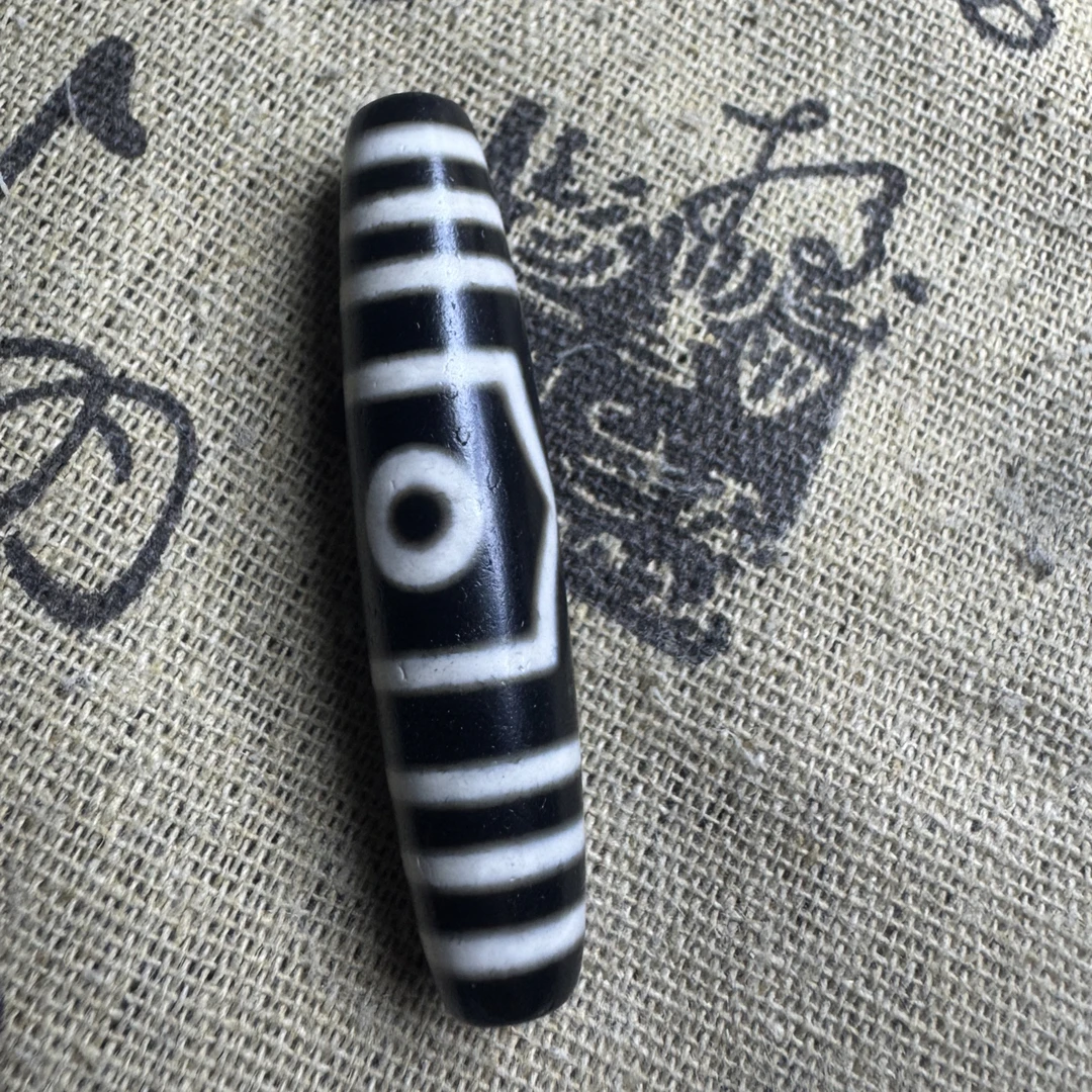 大尺寸黑白三眼锁骨链