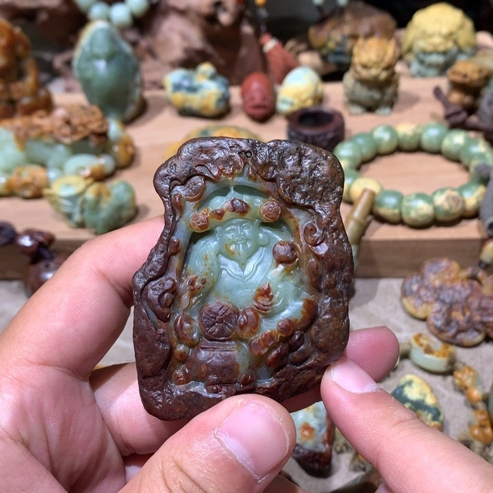 未镶嵌岫岩河磨玉（透闪石质玉）挂件