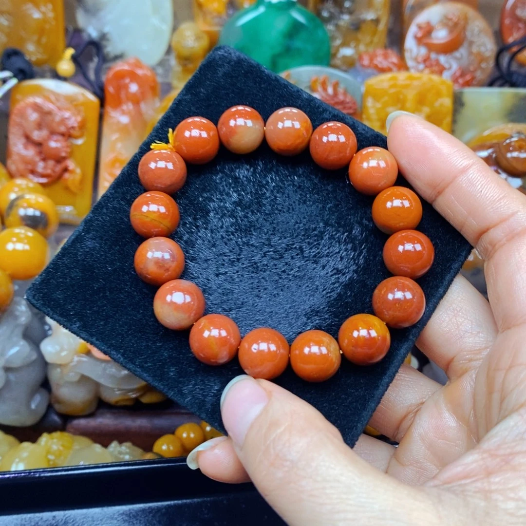 未镶嵌石英质玉（黄龙玉）颈饰