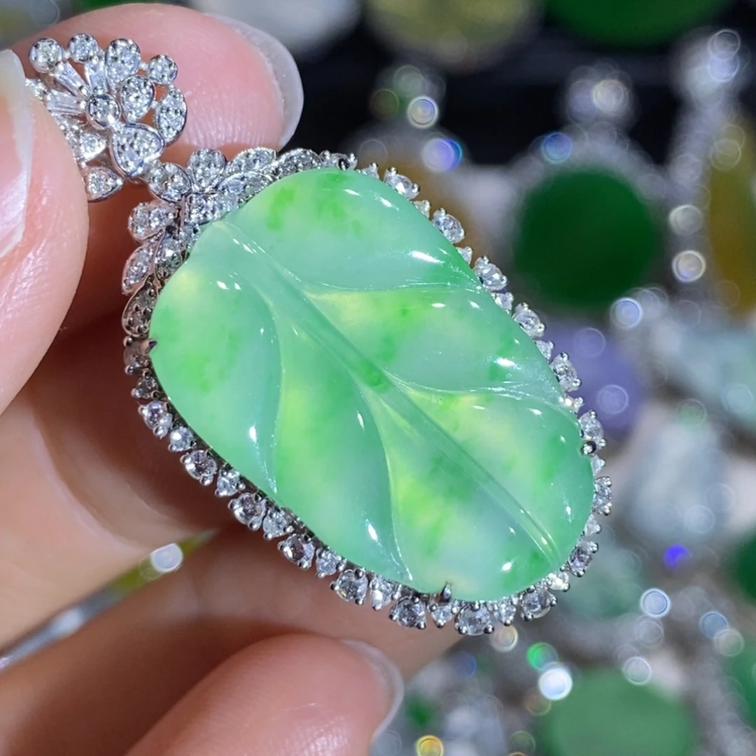 翡翠18K金镶嵌颈饰叶子