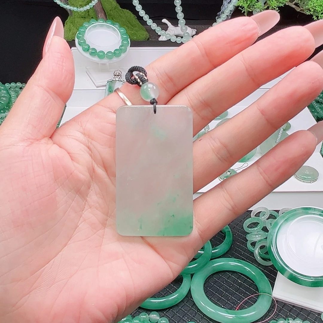 瑞***颈饰未镶嵌石英质玉（非洲翠）