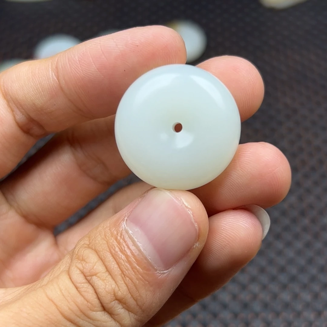 :***悠和田玉未镶嵌挂件