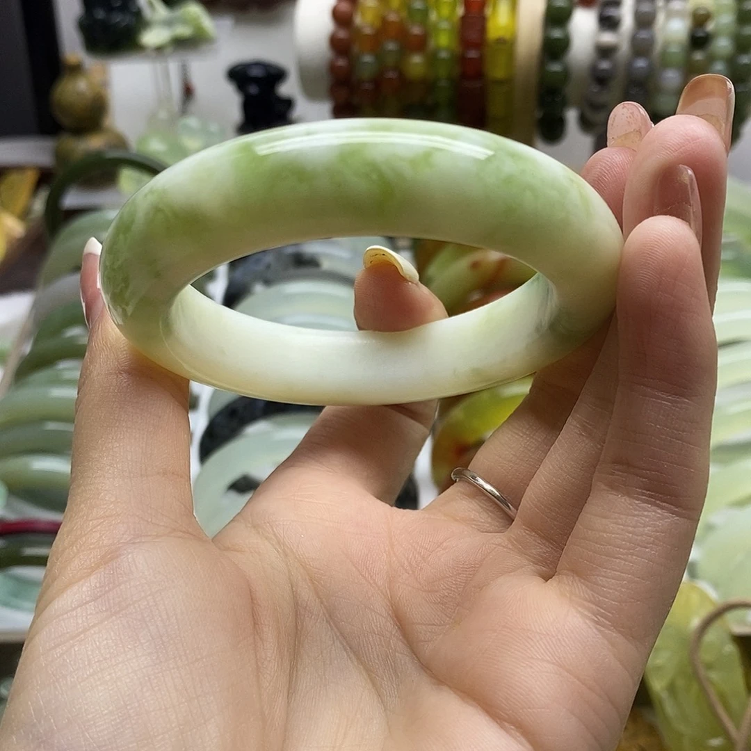 蛇纹石玉未镶嵌手镯
