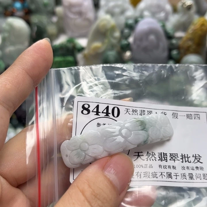 翡翠未镶嵌颈饰8440