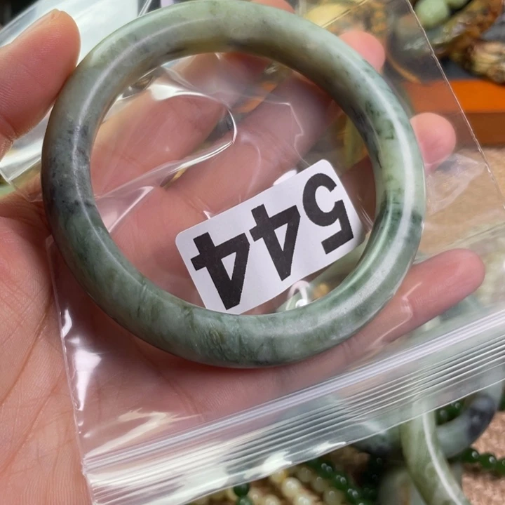 上***秋岫岩河磨玉（透闪石质玉）未镶嵌把件