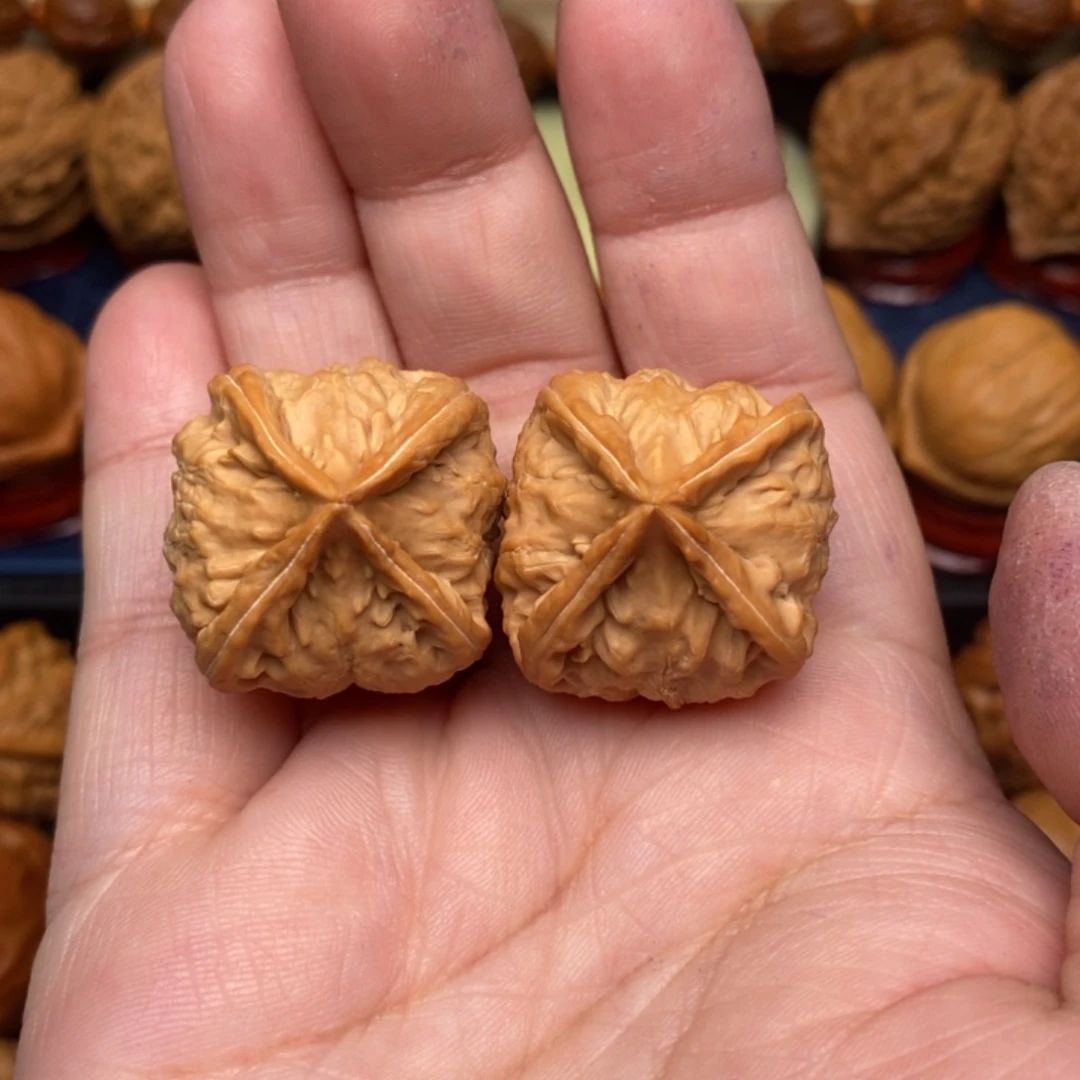 文玩核桃把件手捻四棱