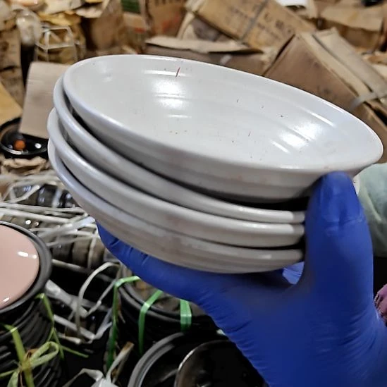 摆件盘子碗茶壶啥都有