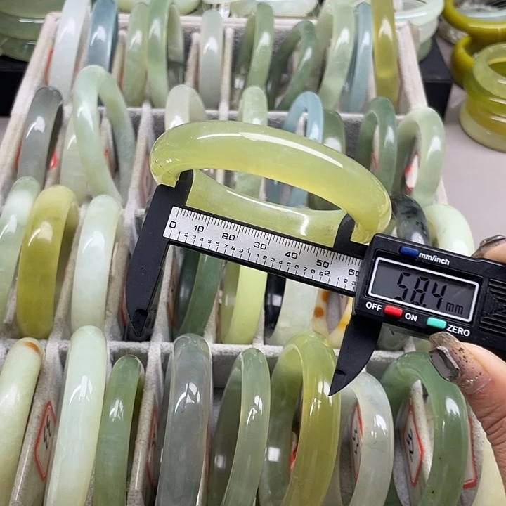 蛇纹石玉未镶嵌手镯17