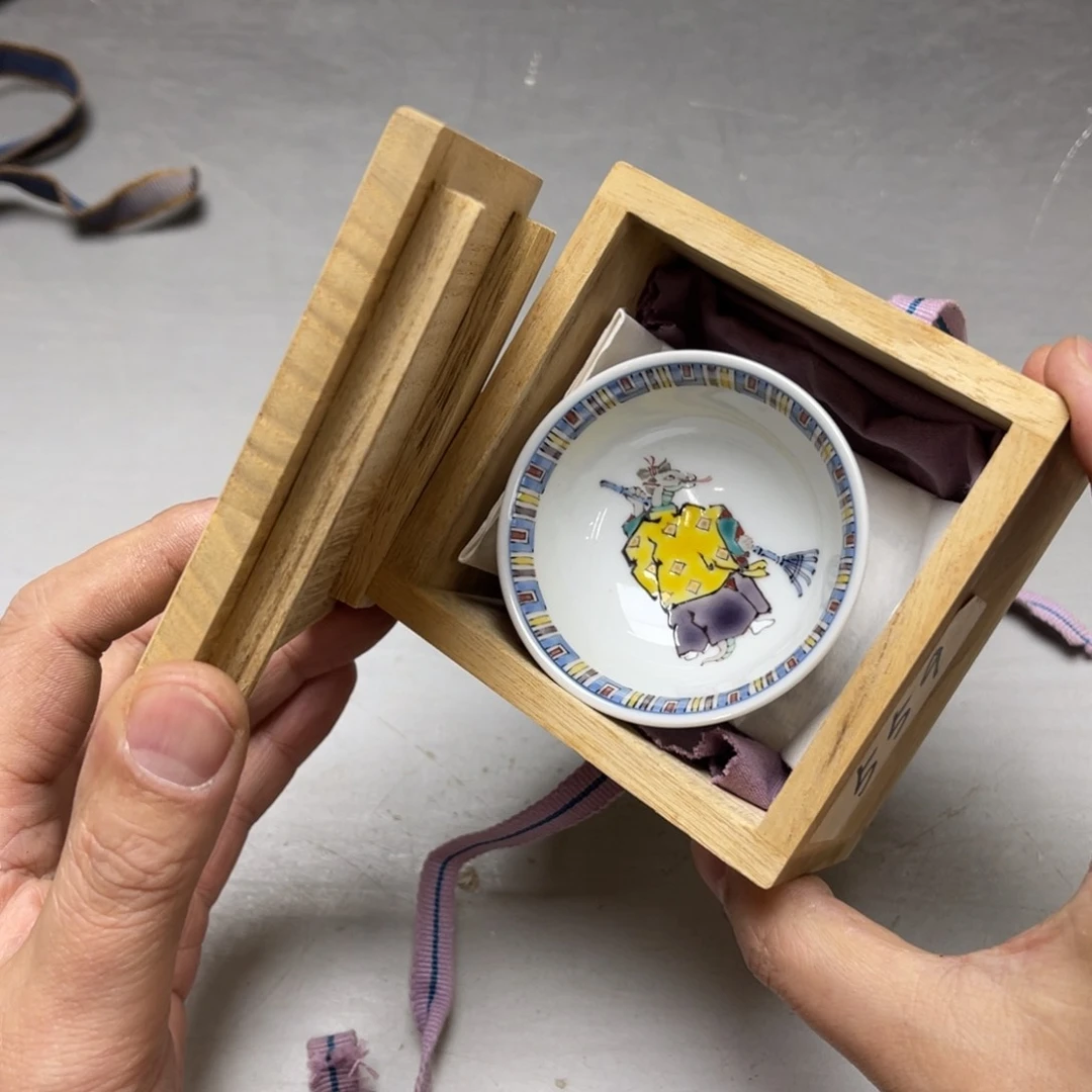 瓷片L***3密密麻麻地排列着一个