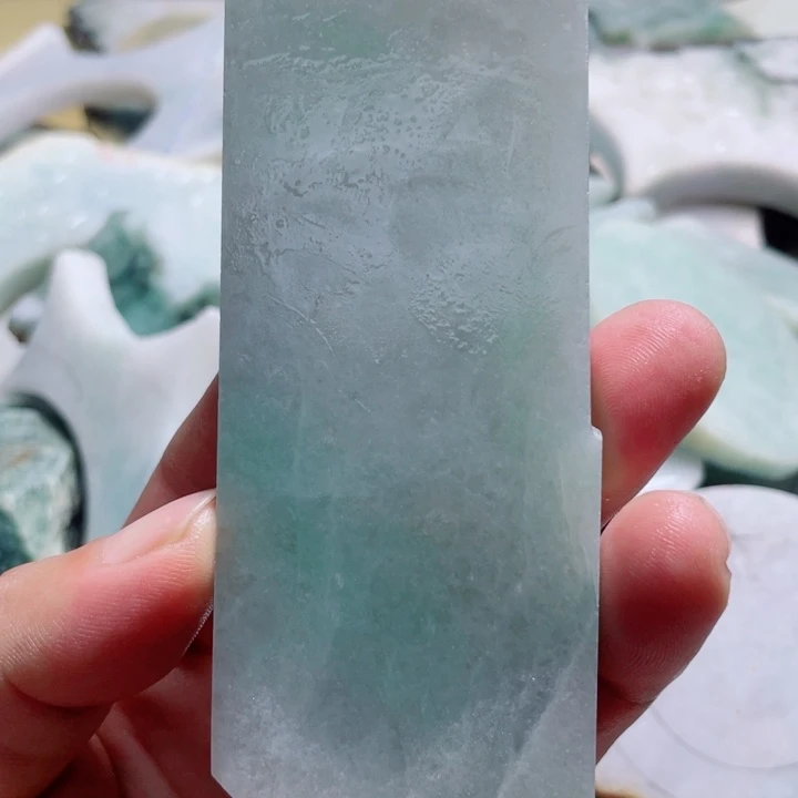 翡翠挂件未镶嵌翡翠