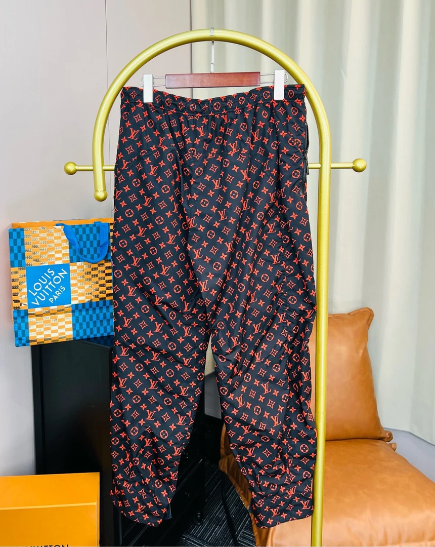 99新 LouisVuitton/路易威登 黑红满印慢跑长裤 44码 99新/无配件