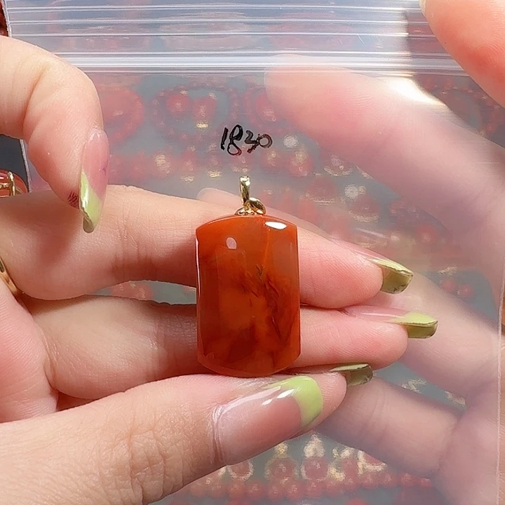 南红玛瑙18K金镶嵌吊坠