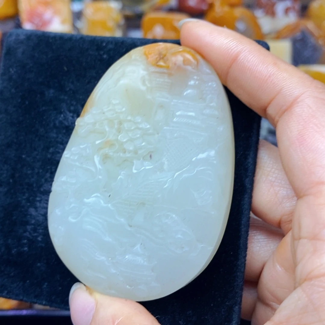 未镶嵌石英质玉（黄龙玉）颈饰