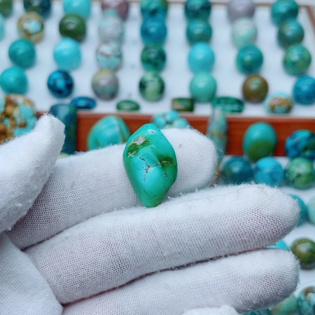 未镶嵌绿松石珠宝奇石