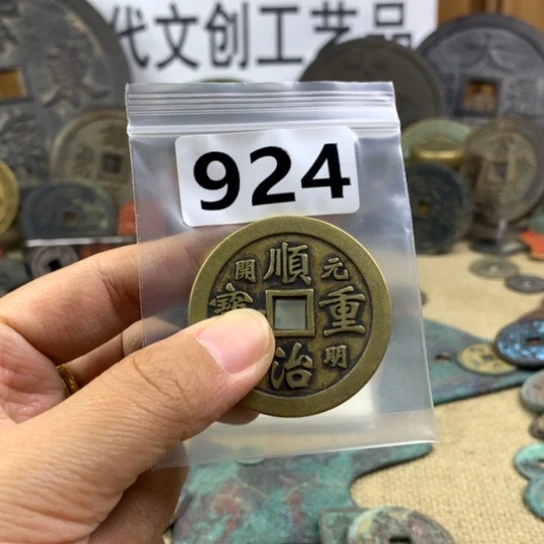 春***象铜现代文创工艺品