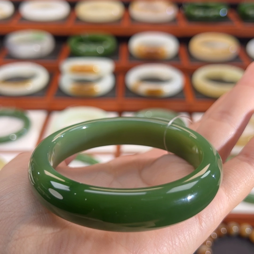 和田玉（碧玉）未镶嵌手镯夹层白绿