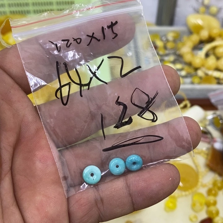 蜜蜡未镶嵌裸石吊坠