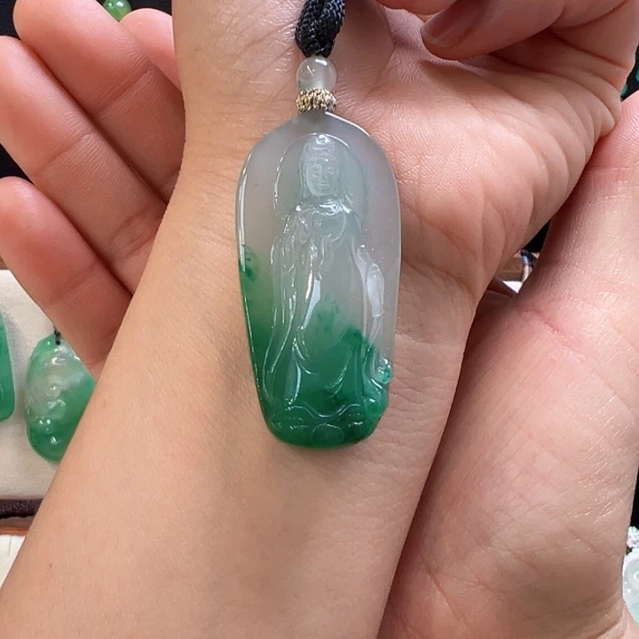 湖***粉石英质玉未镶嵌颈饰