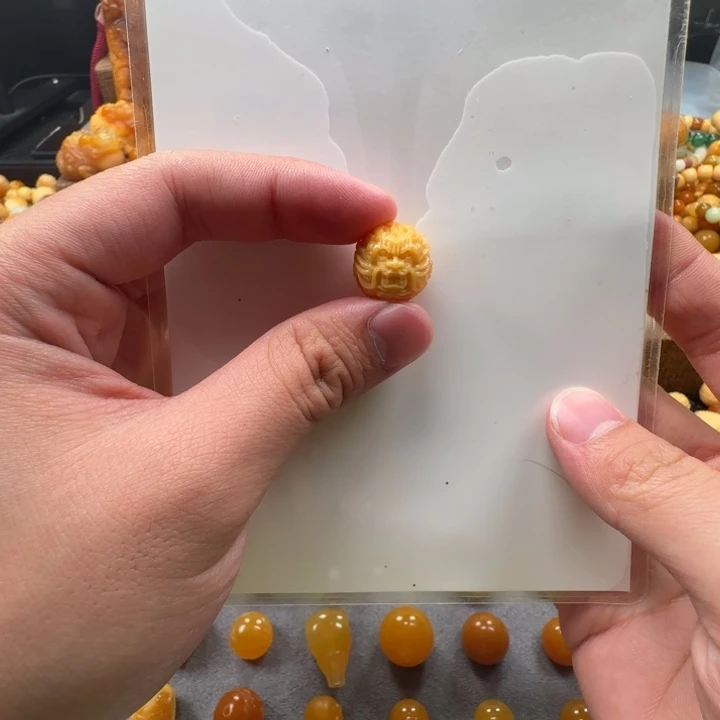 *****颈饰未镶嵌石英质玉