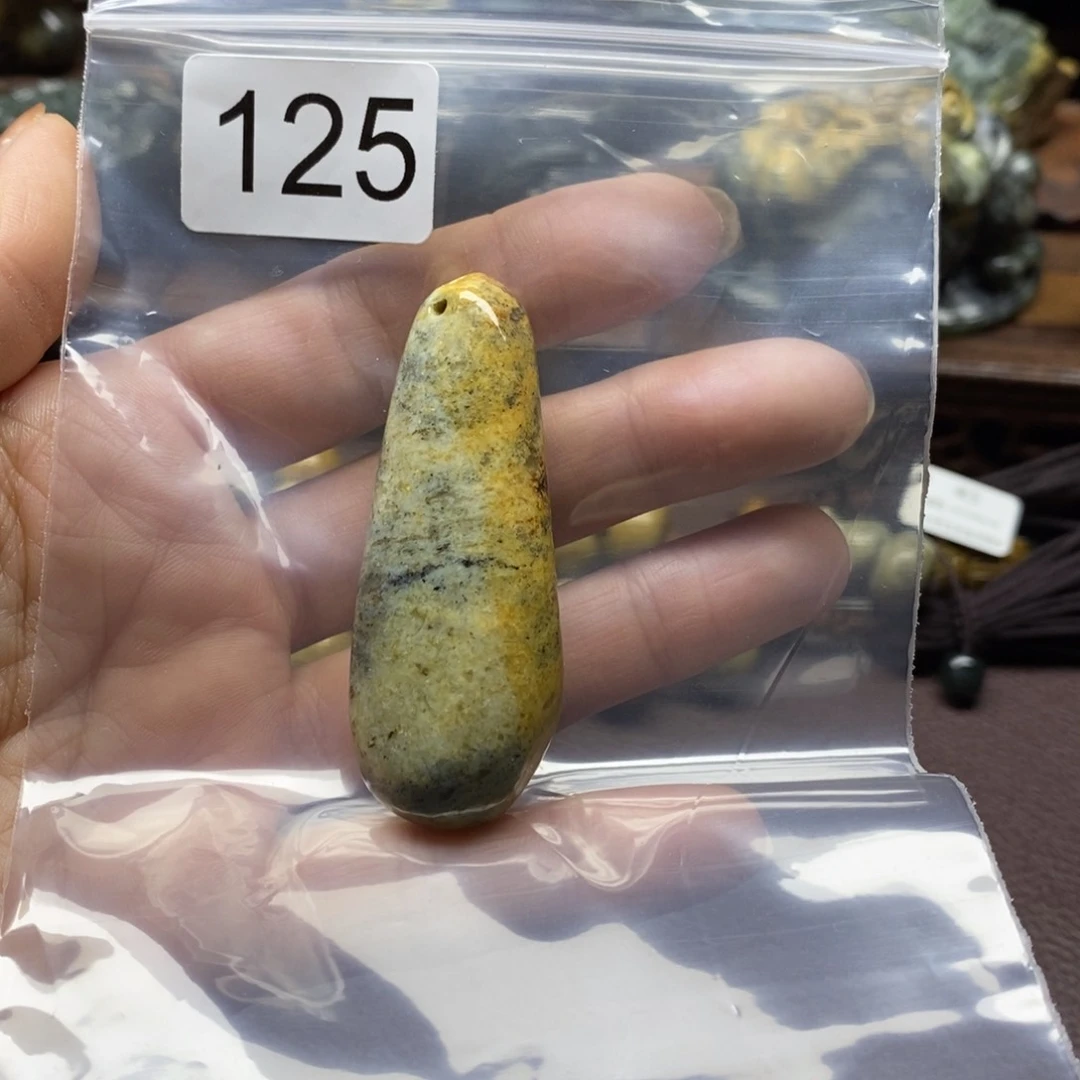 未镶嵌岫岩河磨玉（透闪石质玉）把件