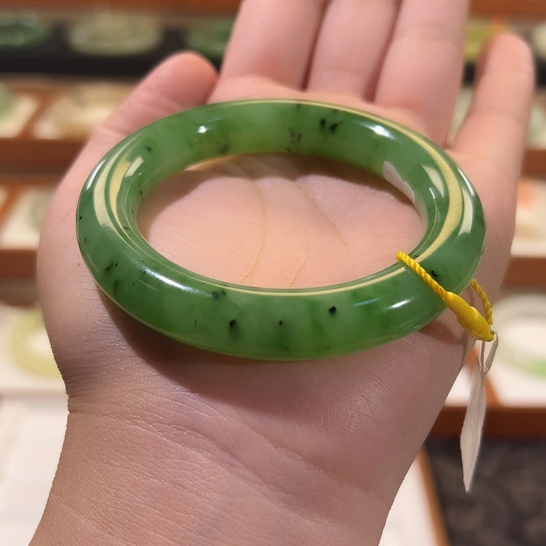 和田玉手镯未镶嵌苹果绿胖圆条
