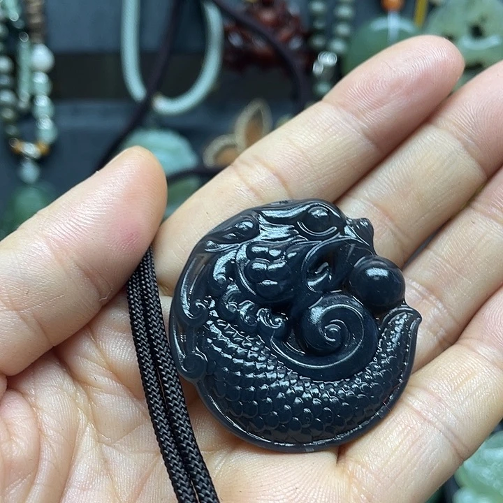 未镶嵌蛇纹石玉颈饰