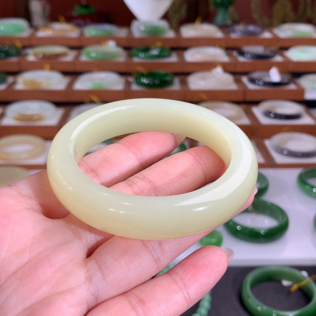 和田玉未镶嵌手镯冰底起光糯底